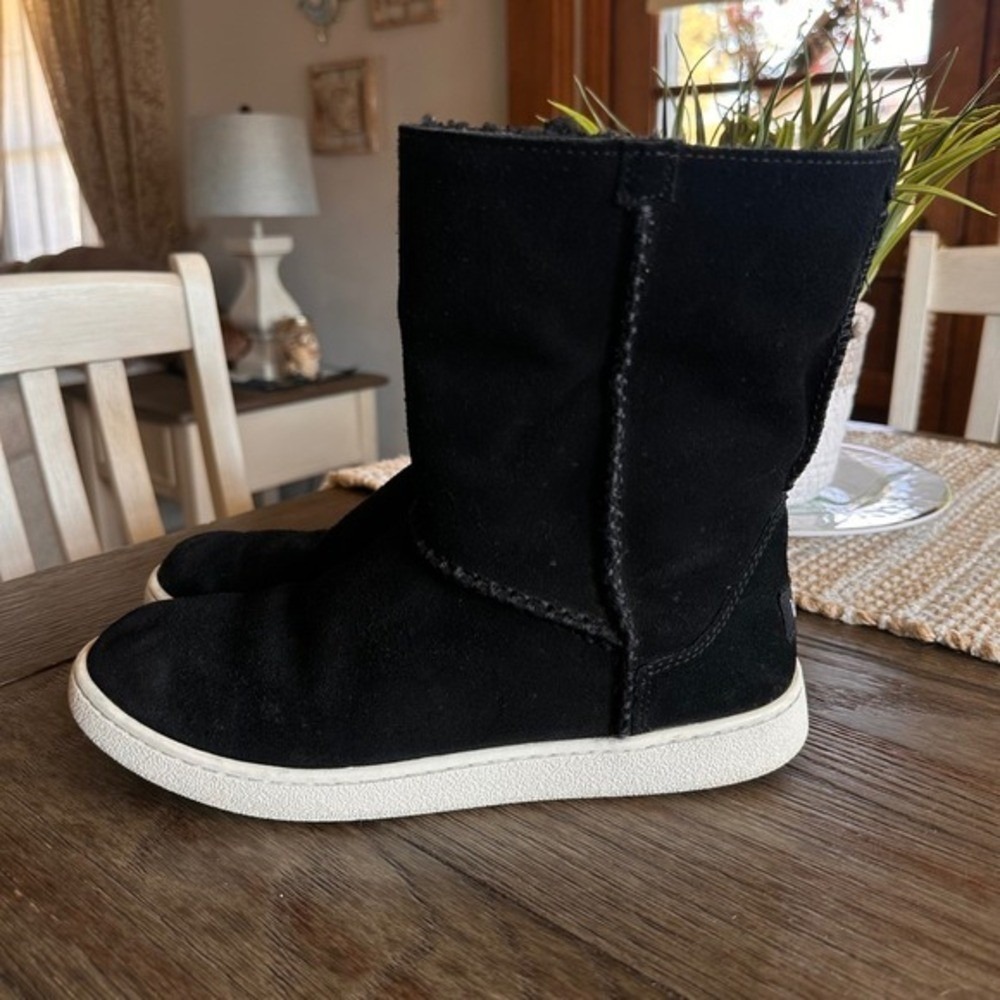 UGG Mika Faux Shearling Cuff Suede Boots Ankle Booties Black Logo‎ Size 8